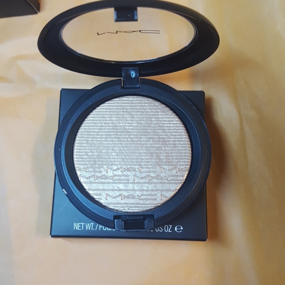 Mac Extra Dimension Skinfinish in Oh'Darling